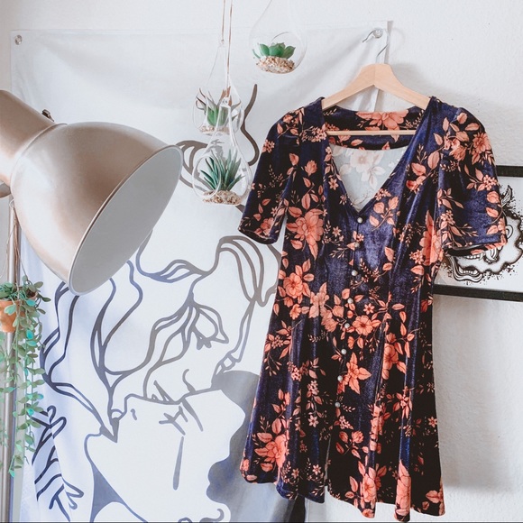 Urban Outfitters Dresses & Skirts - Velvet Floral Button Front Puff Sleeve Dress
